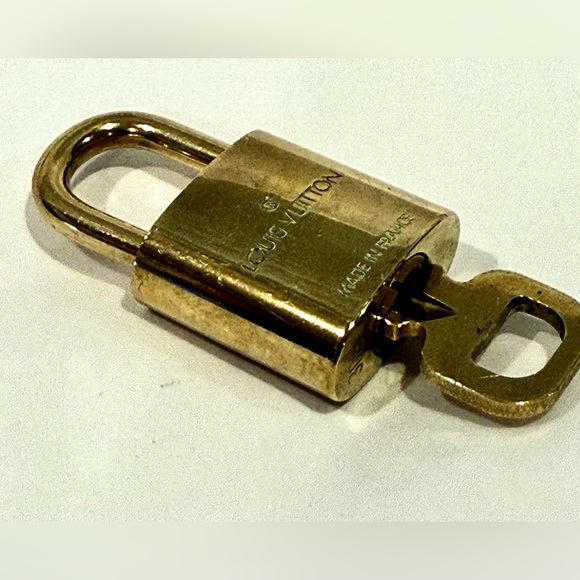 Louis Vuitton Lock and Key #309 - Picture 2 of 9